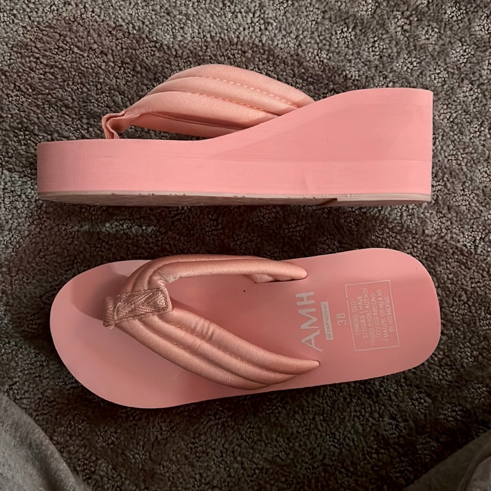 Chunky flip flops